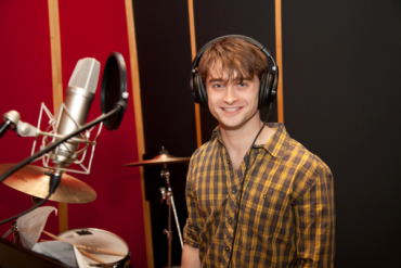 ImÃ¡genes de Daniel Radcliffe Grabando ‘A Christmas Carol’ para el Ãlbum de Caridad ‘Carols for a Cure’